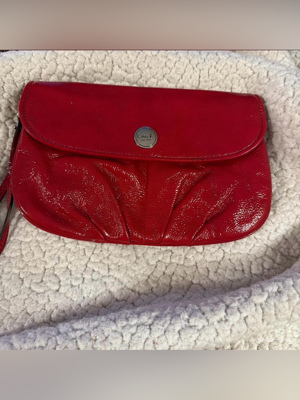 Coach Red Patent Leather Wristlet Clutch ❤️